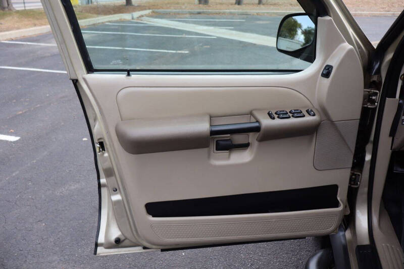 2003 Ford Explorer Sport Trac XLS