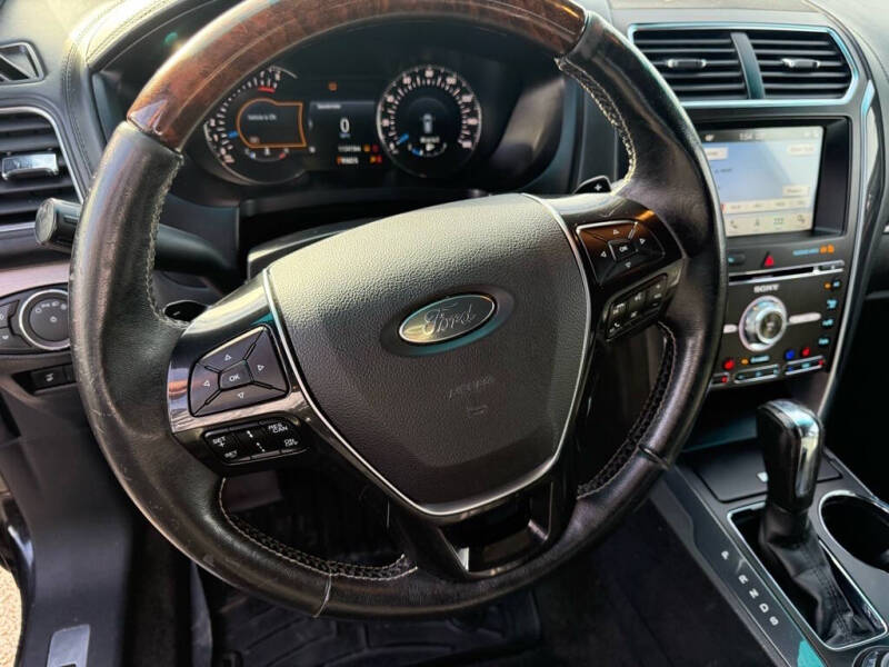 2017 Ford Explorer Platinum