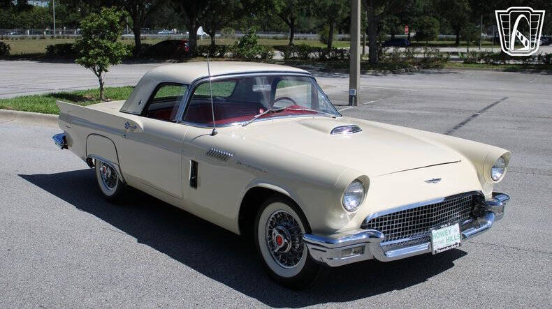 1957 Ford Thunderbird