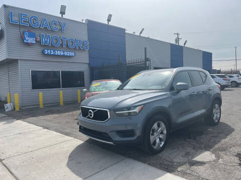 2022 Volvo XC40 T4 Momentum