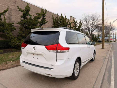 2013 Toyota Sienna XLE 8-Passenger