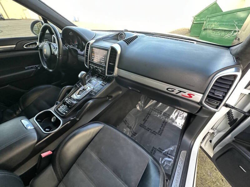 2013 Porsche Cayenne GTS