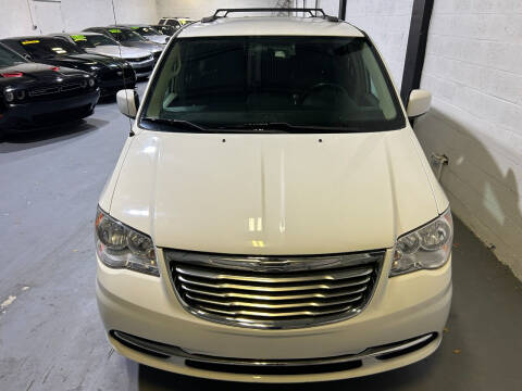 2016 Chrysler Town and Country for sale at Lamberti Auto Collection in Plantation FL