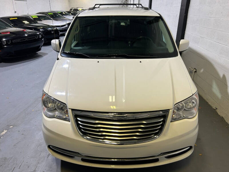 2016 Chrysler Town and Country for sale at Lamberti Auto Collection in Plantation FL