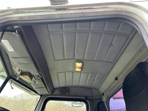 2006 Peterbilt 335 Mechanic's Truck