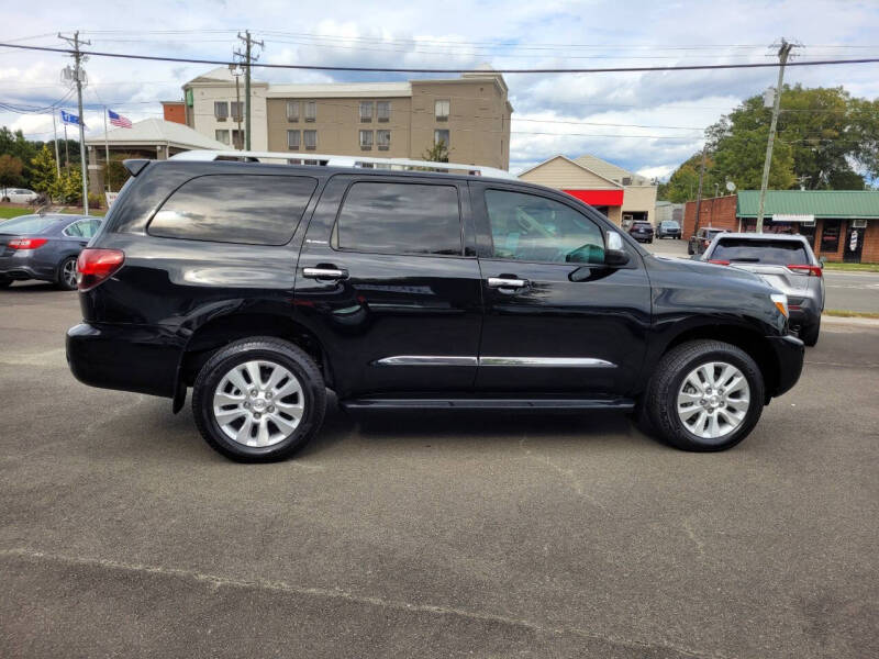 2020 Toyota Sequoia Platinum photo 9