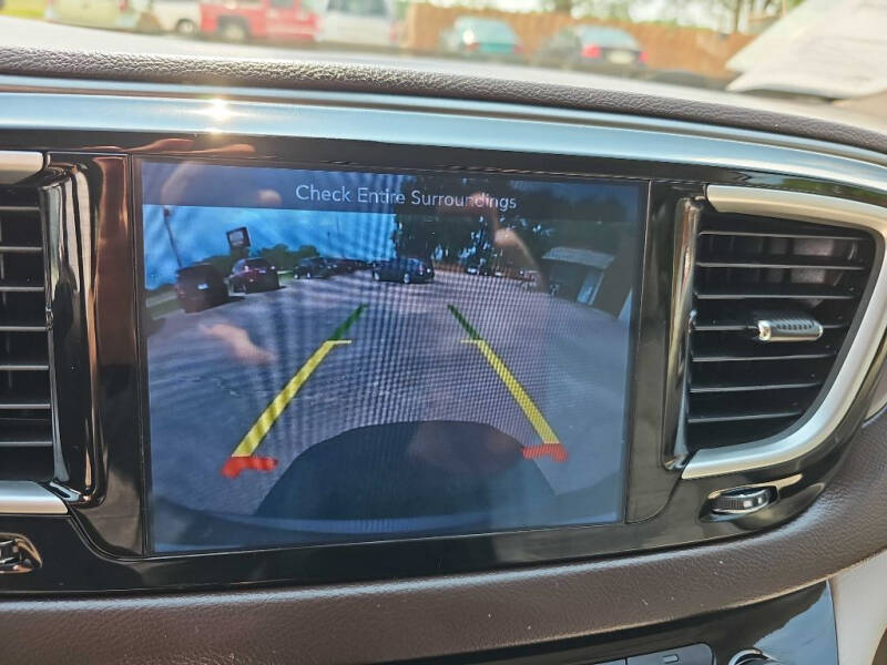 2017 Chrysler Pacifica Touring-L