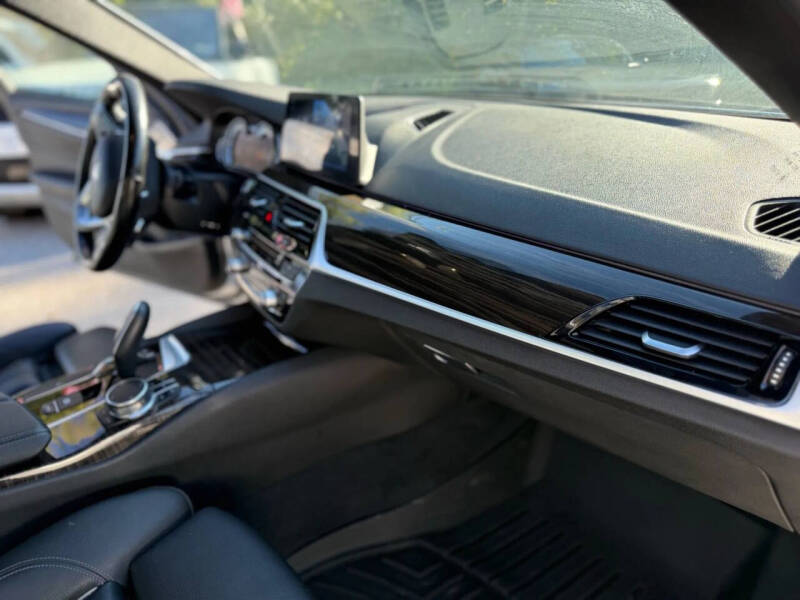 2018 BMW 5 Series 530i