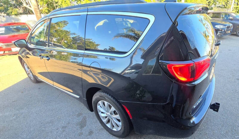 2017 Chrysler Pacifica Touring Plus
