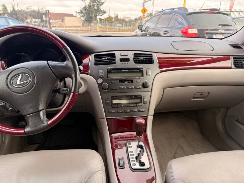 2004 Lexus ES 330