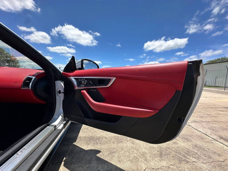 2018 Jaguar F-TYPE R