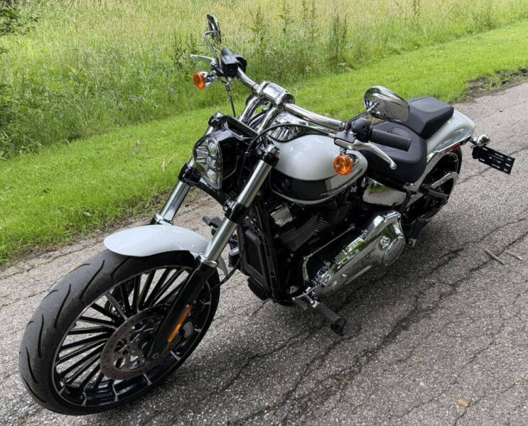2024 Harley-Davidson FXBR - Breakout