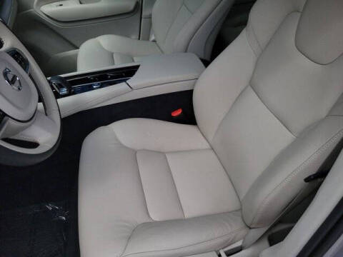 2025 Volvo XC90 B5 Core Bright Theme