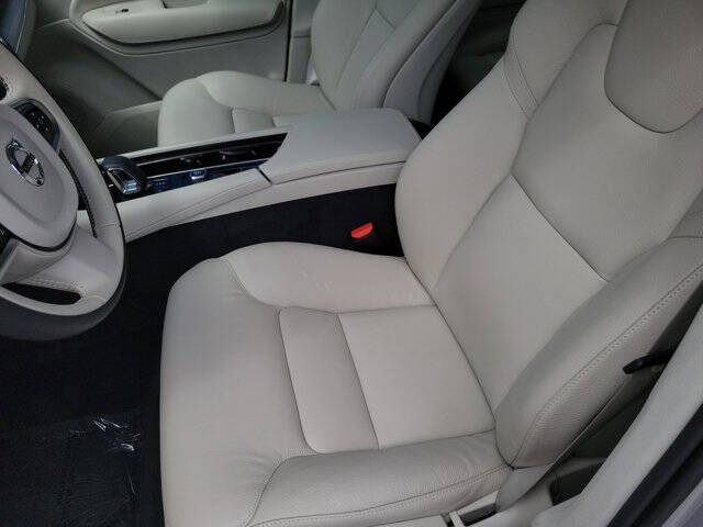 2025 Volvo XC90 B5 Core Bright Theme