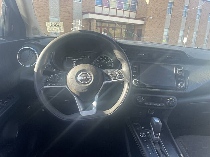 2022 Nissan Kicks SV