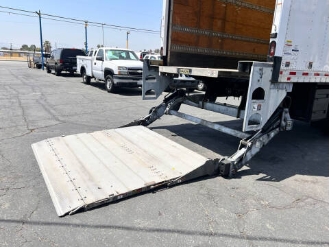 2017 Freightliner M2 106