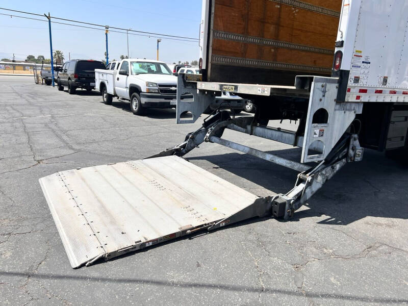 2017 Freightliner M2 106