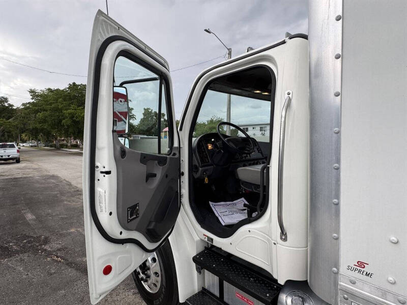 2019 Freightliner M2 106