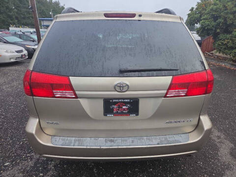 2005 Toyota Sienna LE 7 Passenger