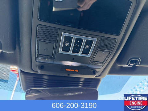 2023 Land Rover Discovery P300 S R-Dynamic