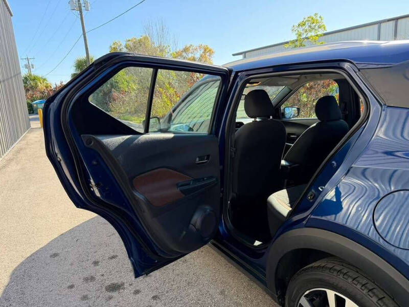 2020 Nissan Kicks SR