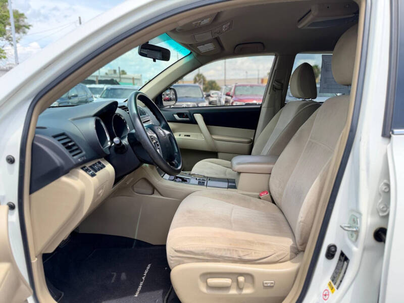 2011 Toyota Highlander SE
