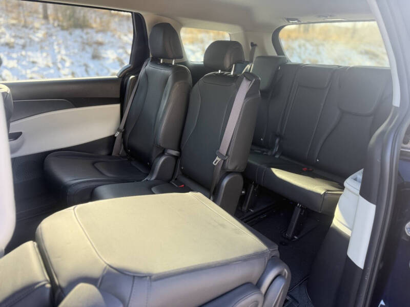 2023 Kia Carnival LX