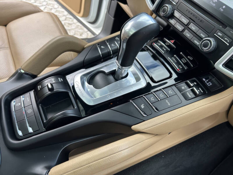 2017 Porsche Cayenne Platinum Edition