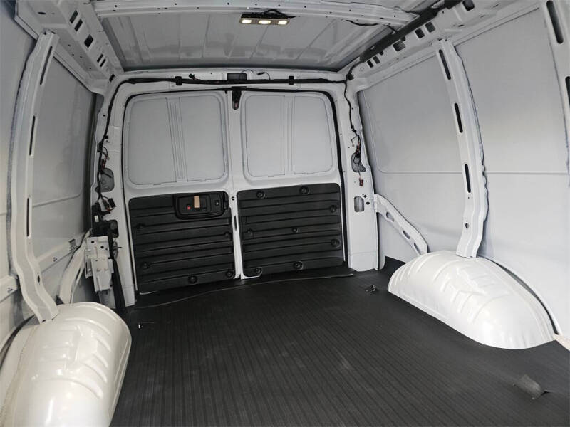 2025 Chevrolet Express 3500
