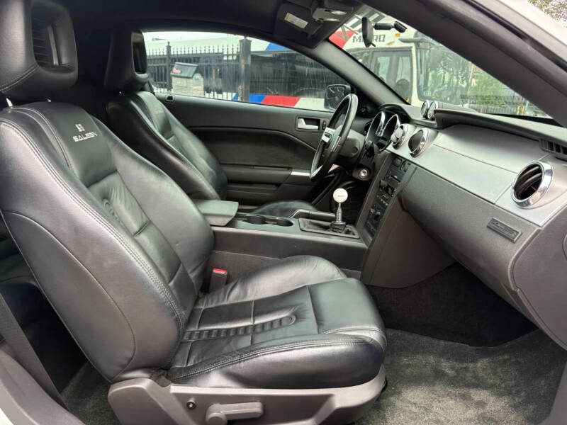 2005 Ford Mustang GT Deluxe