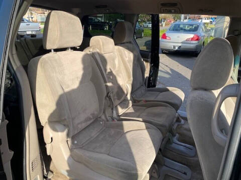 2009 Toyota Sienna LE 8-Passenger