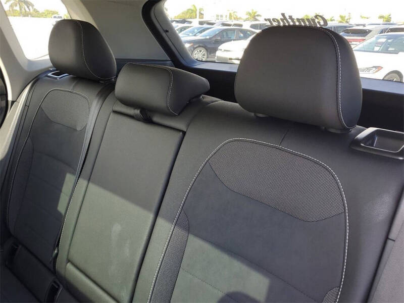 2024 Volkswagen Taos SE 4Motion