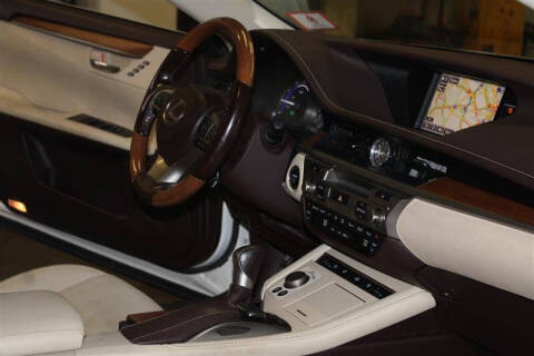 2016 Lexus ES 300h