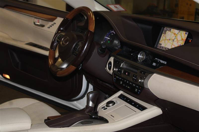 2016 Lexus ES 300h