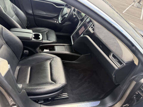 2015 Tesla Model S 70D