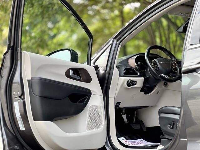 2017 Chrysler Pacifica Touring-L