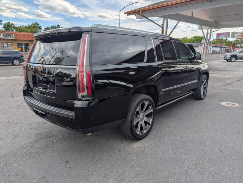 2017 Cadillac Escalade ESV Platinum