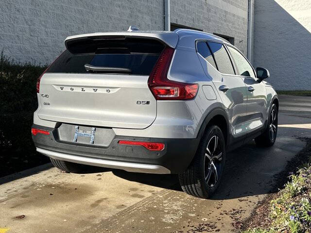 2025 Volvo XC40 B5 Core Bright Theme