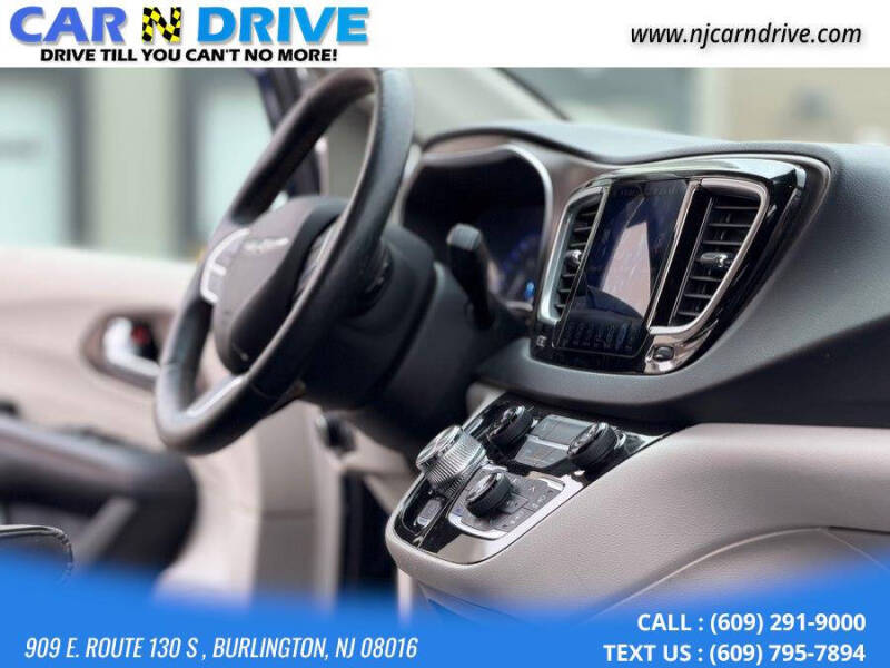 2017 Chrysler Pacifica Touring-L Plus