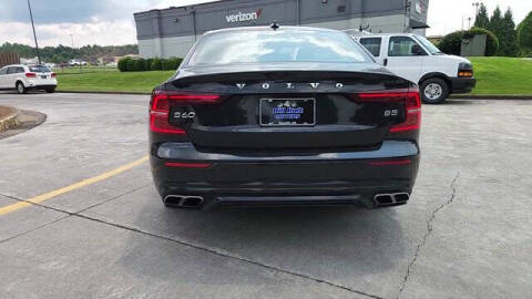 2022 Volvo S60 B5 R-Design