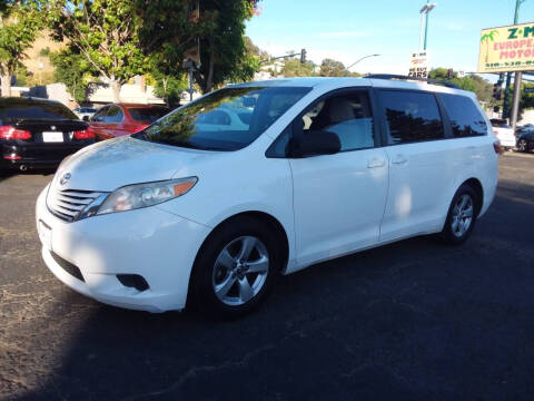 2015 Toyota Sienna LE 8-Passenger