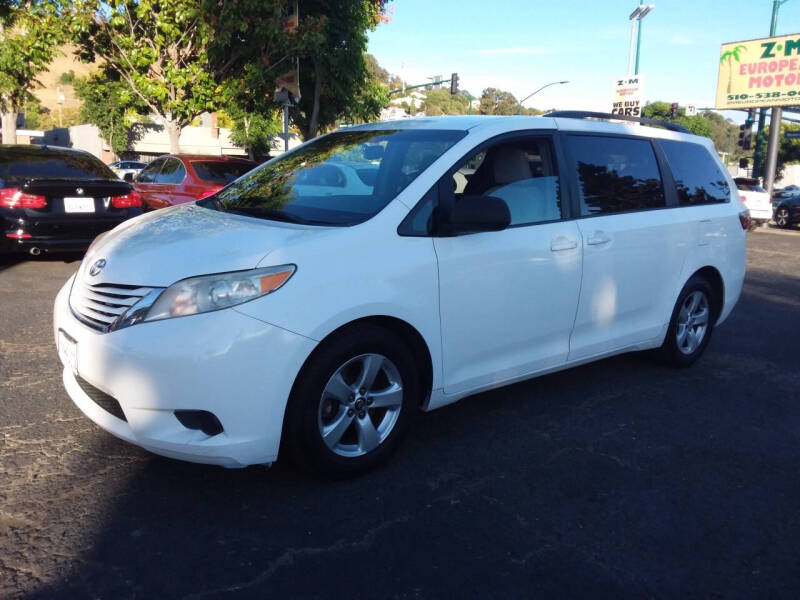 2015 Toyota Sienna LE 8-Passenger
