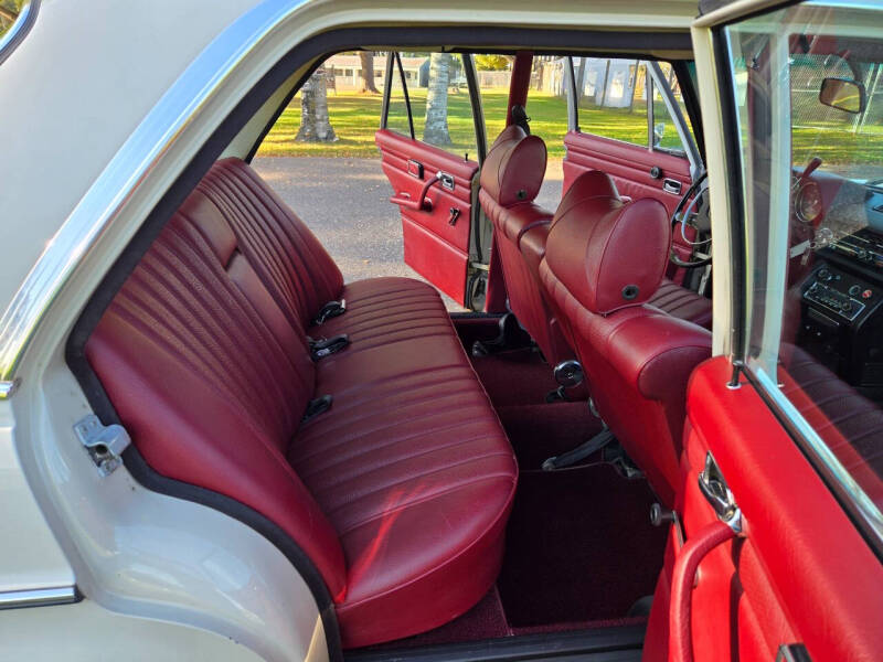 1972 Mercedes-Benz 220