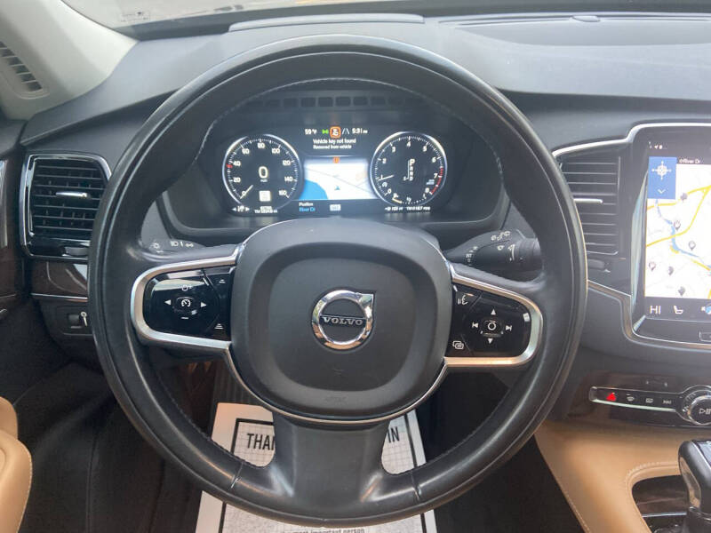 2016 Volvo XC90 T6 Momentum