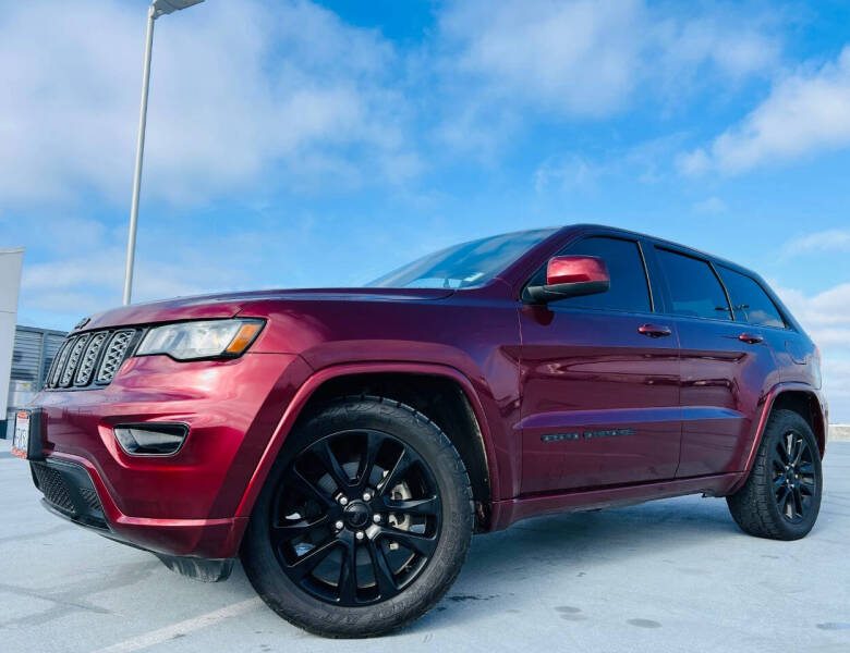 2018 Jeep Grand Cherokee Altitude photo 4