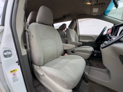 2015 Toyota Sienna L 7-Passenger