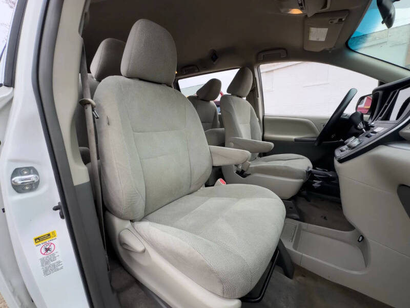 2015 Toyota Sienna L 7-Passenger