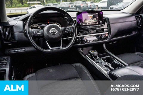 2025 Nissan Pathfinder SV