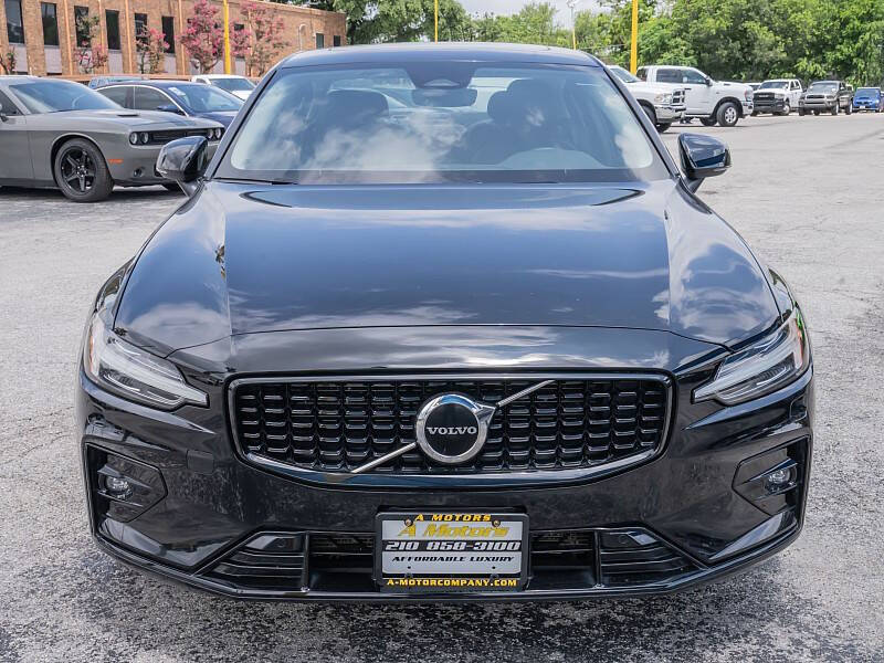 2024 Volvo S60 B5 Core Dark Theme