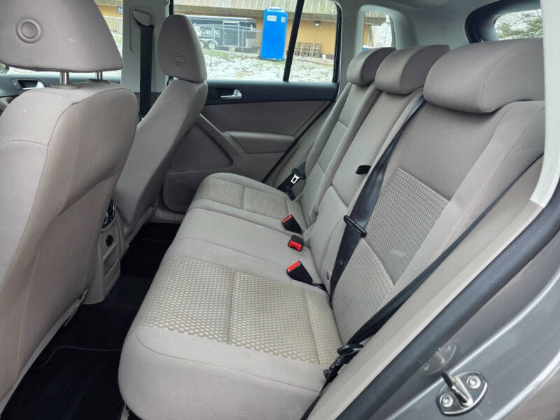 2011 Volkswagen Tiguan SE